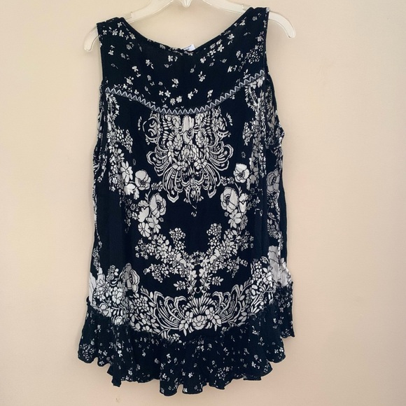 Biła sleeveless Boho tank top with tassels Size XL - Picture 6 of 8